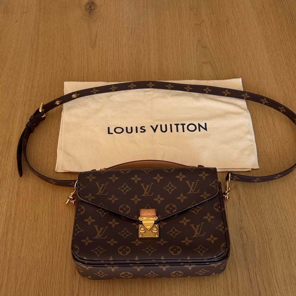AUTHENTIC Louis Vuitton Pochette Métis MM
